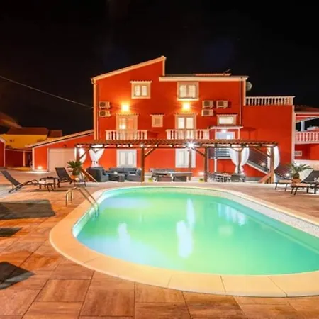 Xxxl Ancora For 262 Guests * Turanj