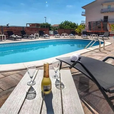 Xxxl Ancora For 262 Guests Turanj