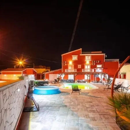 Villa Xxxl Ancora For 262 Guests Turanj