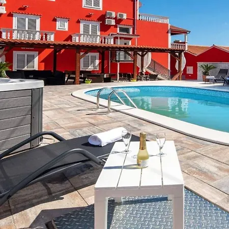 Villa Xxxl Ancora For 262 Guests Turanj