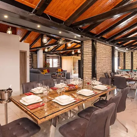Villa Xxxl Ancora For 262 Guests Turanj