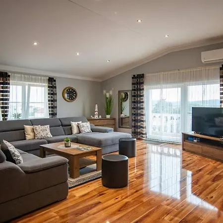 Villa Xxxl Ancora For 262 Guests