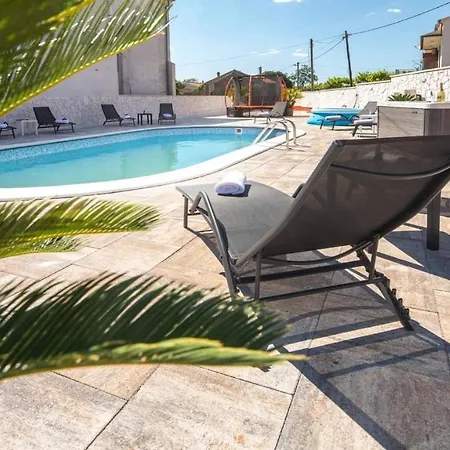 Villa Xxxl Ancora For 262 Guests